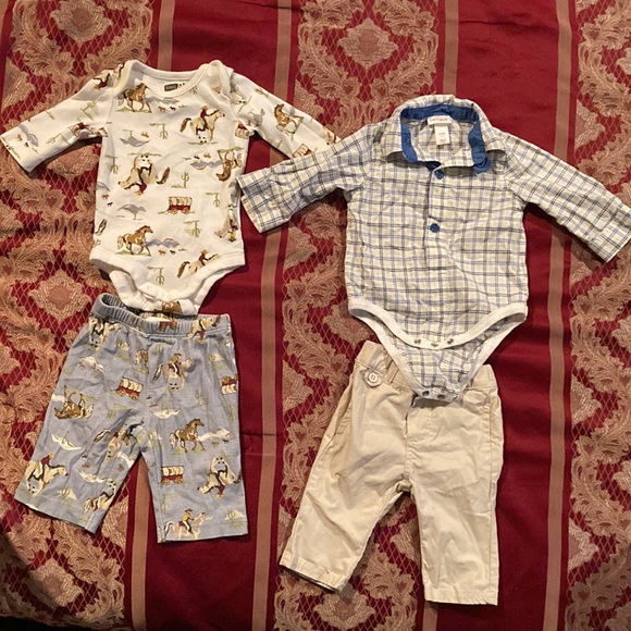 🔥🔥BUNDLE 2/$15🔥🔥Infant sets 0-3M - Picture 2 of 3